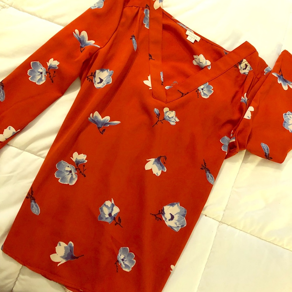 GORGEOUS Small print v neck rust floral 3/4 sleeve